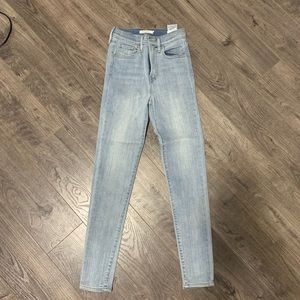 Levis high waisted skinny denim size 25